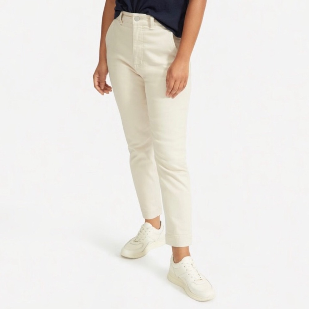 Everlane Slim Crop 0 Short in Sandstone